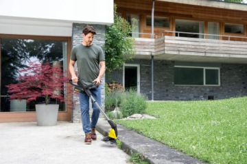 АККУМУЛЯТОРНАЯ АККУМУЛЯТОРНАЯ МАШИНА KARCHER WRE 18-55 ДЛЯ ВЫКАШИВАНИЯ СОРНЯКОВ И СРЕЗАНИЯ МХА
