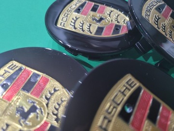 Колпаки ступиц Porsche 65 мм Черный