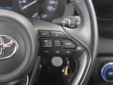 Toyota Yaris IV Hatchback 1.0 VVT-i 72KM 2022 Toyota Yaris 1.0 VVT-i, Salon Polska, zdjęcie 16