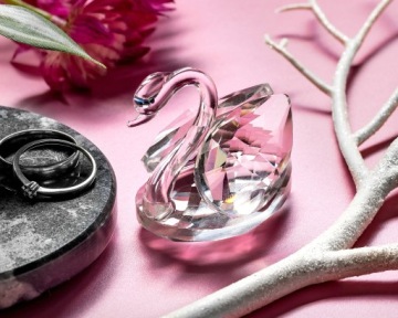 Хрустальный лебедь – благородный подарок