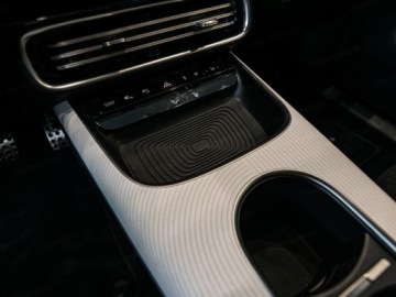 Mercedes CLA C118/X118 2025 MERCEDES-BENZ CLA 200 AMG Line Sedan 1.5 (163KM) 2025, zdjęcie 15