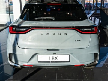 Lexus LBX 1.5 Hybrid 136KM 2025 Od ręki - Emotion 1.5 Hybrid 136KM | Podgrzewane fotele!, zdjęcie 4