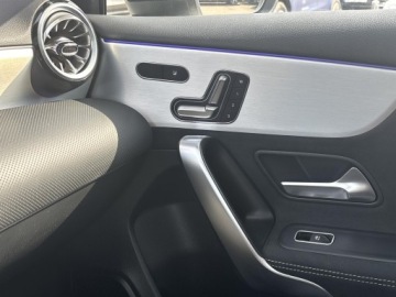 Mercedes Klasa A W177/V177 2025 Mercedes-Benz A 250 Hybryda / AMG Line/ Panorama/, zdjęcie 27