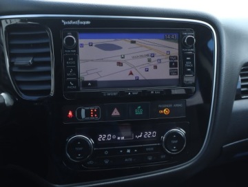Mitsubishi Outlander III SUV Facelifting 2015 2.2 DI-D 150KM 2016 Mitsubishi Outlander 2.2 DI-D, 4X4, 7 miejsc, zdjęcie 11