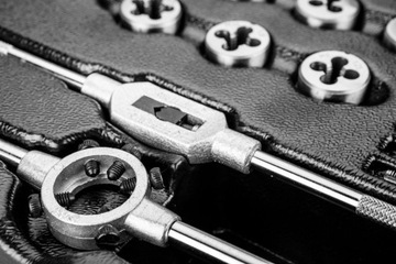 NEO INSERT НАБОР МАТРИЦ И МЕТЧИКОВ 31 шт.