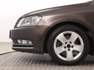 Volkswagen Passat B7 Variant 2.0 TDI CR DPF BlueMotion 140KM 2013 VW Passat 2.0 TDI, Salon Polska, DSG, Navi, Xenon, zdjęcie 14
