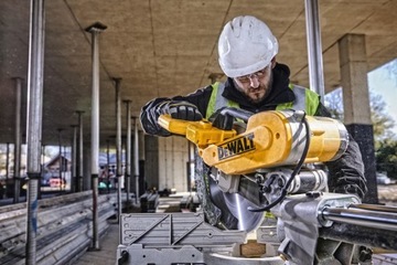 Торцовочная пила DEWALT DWS780, ПОДАЧА 305 ММ