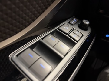 Toyota C-HR I Crossover Facelifting 2.0 Hybrid Dynamic Force 184KM 2020 Toyota C-HR 2.0 Hybrid Executive Toyota C-HR 2.0 E, zdjęcie 19