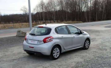 Peugeot 208 I Hatchback 3d 1.2 VTI 82KM 2013 Peugeot 208 1.2 VTI 82KM Klimatyzacja Tablet Nierowna praca silnika Pali J, zdjęcie 6