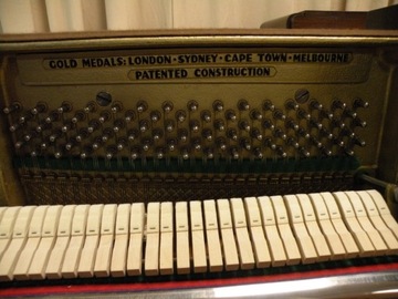 Идеальное пианино Weinbach, черное.