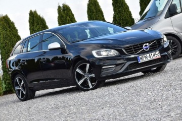 Volvo V60 I Kombi Facelifting 2.0 D4 DRIVE-E 190KM 2018 Volvo V60 2,0D4 190Km R-Design Alcantara Led Navi