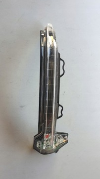 Pr kierunek Lusterka zewnętrzneg AUDI A4 8W0949102