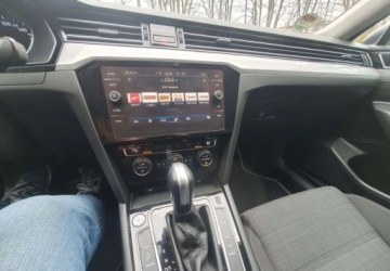 Volkswagen Passat B8 Variant 2.0 TDI BlueMotion SCR 150KM 2019 Volkswagen Passat Volkswagen Passat 2.0 TDI SCR DSG Business 2.0 Diesel, zdjęcie 17