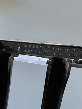 BMW OE 51117210726 MŘÍŽKA MASKA LEDVINA