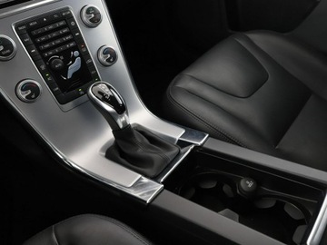 Volvo XC60 I SUV Facelifting 2.0 D4 DRIVE-E 190KM 2017 Volvo XC 60 Summum automat D4 skóra navi kamera, zdjęcie 28