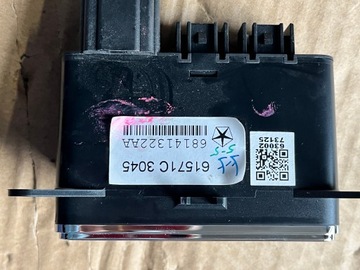 59 JEEP GRAND CHEROKEE WK2 HNÍZDO USB 68141322AA