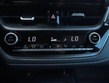Toyota Corolla XII TS Kombi 1.8 Hybrid 122KM 2019 Toyota Corolla 1.8 Hybrid, Salon Polska, zdjęcie 12