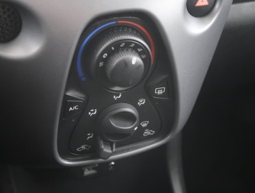 Toyota Aygo II Hatchback 3d Facelifting 1.0 VVT-i 72KM 2018 Toyota Aygo 1.0 VVT-i, Salon Polska, zdjęcie 11