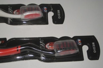 AC MILAN – 2 ЗУБНЫЕ ЩЕТКИ – ИЗ ИТАЛИИ