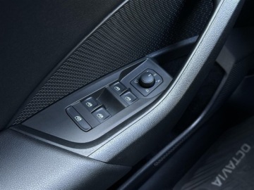 Skoda Octavia IV Liftback 2.0 TSI 190KM 2022 Skoda Octavia 2.0TSI 190KM Style DSG l LED Matrix,, zdjęcie 16