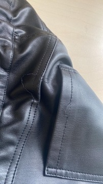 Czarne spodnie rurki imitacja skóry defekt 40
