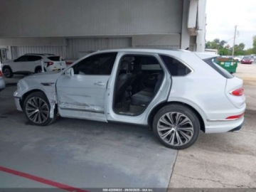 Bentley Bentayga 2022 Bentley Bentayga V8 2022 4.0l 4.0 Benzyna 542KM, zdjęcie 2