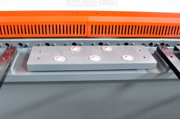 ГИЛЬОТИННЫЕ НОЖНИЦЫ ДЛЯ ЛИСТОВОГО МЕТАЛЛА ГИДРАВЛИЧЕСКИЕ НОЖНИЦЫ 8x3200
