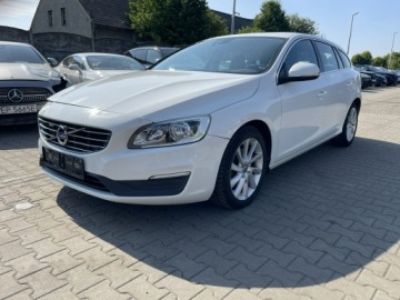 Volvo V60 I Kombi Facelifting 2.0 D2 DRIVE-E 120KM 2016 Volvo V60 Momentum D2 Skóra Klimatronik Ks.