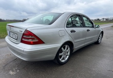 Mercedes Klasa C W203 Sedan W203 2.1 (C 200 CDI) 116KM 2003 Mercedes-Benz Klasa C Dwa komplety kol 2.1 Diesel 116KM, zdjęcie 4