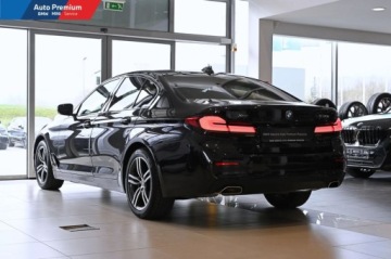 BMW Seria 5 G30-G31 Limuzyna Facelifting 2.0 530i 252KM 2022 BMW Seria 5 530i xDriveAdaptacyjne Reflektory LEDFotele Sportowe 2.0, zdjęcie 19