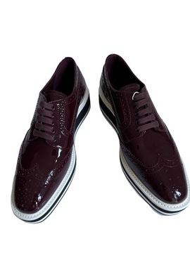 Бордовые лакированные лоферы PRADA, размер 36.