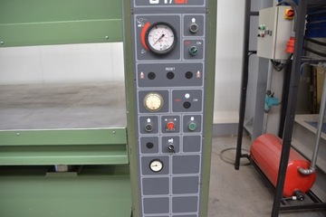 ГИДРАВЛИЧЕСКИЙ ПОЛОЧНЫЙ ПРЕСС ДЛЯ ШПОНА ITALPRESSE UT6P - 300x130