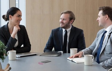 Диктофон PLAUD ПРИМЕЧАНИЕ AI — транскрипция и автоматические сводки с помощью ChatGPT