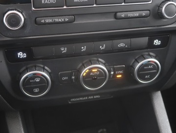 Volkswagen Jetta VI Sedan 1.2 TSI 105KM 2012 VW Jetta 1.2 TSI, Salon Polska, Serwis ASO, Klima, zdjęcie 11