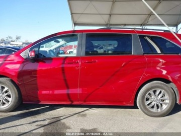 Toyota Sienna III 2023 Toyota Sienna LE 2023 2.5l 2.5 Hybryda 189KM, zdjęcie 2