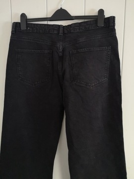 Bershka jeansy z prostymi nogawkami i rozcięciami od wewnątrz 44