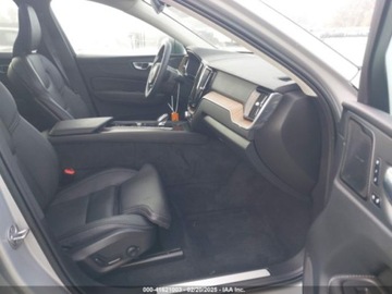 Volvo XC60 II 2023 Volvo XC 60 T8 Ultimate Dark Theme 2023 2.0l 2.0 Hybryda Plug-in 312KM, zdjęcie 6