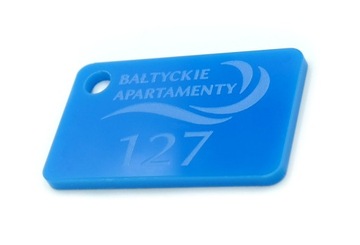 Брелоки номер с названием компании для ключей оргстекло 3х6 4х4 см 50 шт.