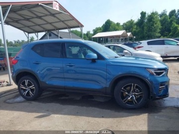 Volvo XC40 2023 Volvo XC 40 2023r, B5, 4x4, 2.0L 2.0 Benzyna 252KM, zdjęcie 4