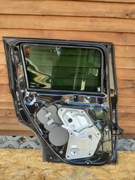 DVEŘE LEVÝ ZADNÍ SKODA YETI 11R. KOMPLETNÍ EU
