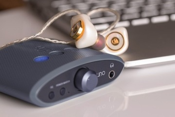 iFi audio Uno — усилитель для наушников с USB ЦАП