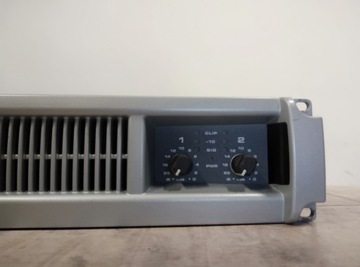 Легкий усилитель мощности QSC PLX1804, вес 5,9 кг.