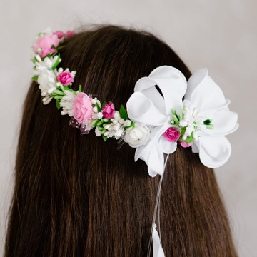 Живой венок для причастия, белые и розовые розы.