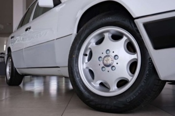 Mercedes W124 Sedan 2.0 118KM 1991 Mercedes-Benz W124 (1984-1993) 2.0 Benzyna 118KM, zdjęcie 5