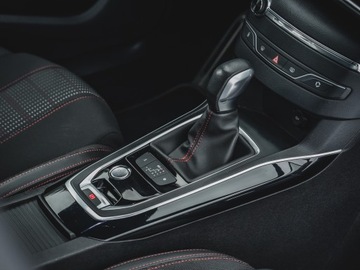 Peugeot 308 II Hatchback 5d 1.2 PureTech 130KM 2017 Peugeot 308 GT Line Transport w cenie, zdjęcie 14