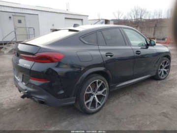 BMW X6 G06 2021 BMW X6 M50i 2021 4.4 Benzyna 523KM, zdjęcie 5