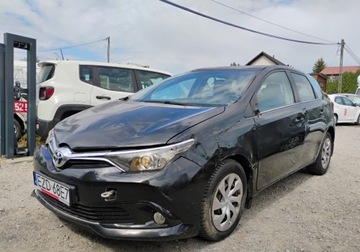 Toyota Auris II Hatchback 5d Facelifting 1.6 Valvematic 132KM 2018 Toyota Auris 2018r, Salonowa. 1.6 Benzyna. Uszkodzona. Poobijana. VAT 23