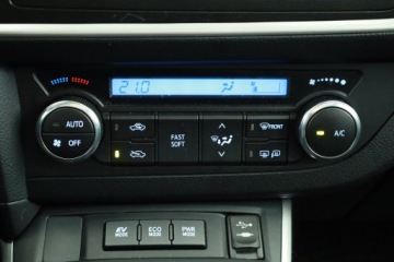 Toyota Auris II Hatchback 5d 1.8 HSD 136KM 2014 Toyota Auris Hybrid, Salon Polska, Serwis ASO, zdjęcie 12