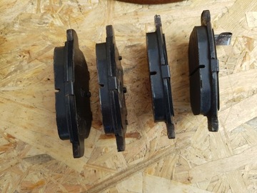 Колодки тормозного диска задние Toyota Auris I 1.8 Hyb