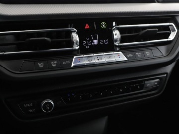 BMW Seria 1 F40 Hatchback M 2.0 M135i 306KM 2022 BMW 135 FV23% M135i 306KM Navi Czujniki przód i, zdjęcie 29